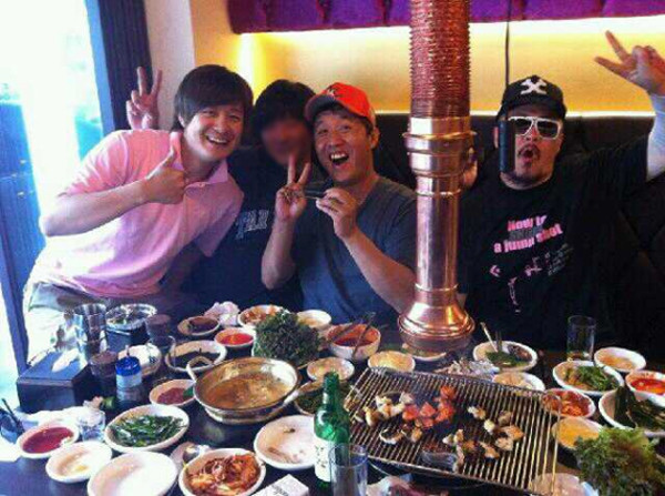 ▲ 무도회식사진ⓒ사진=김지호 트위터