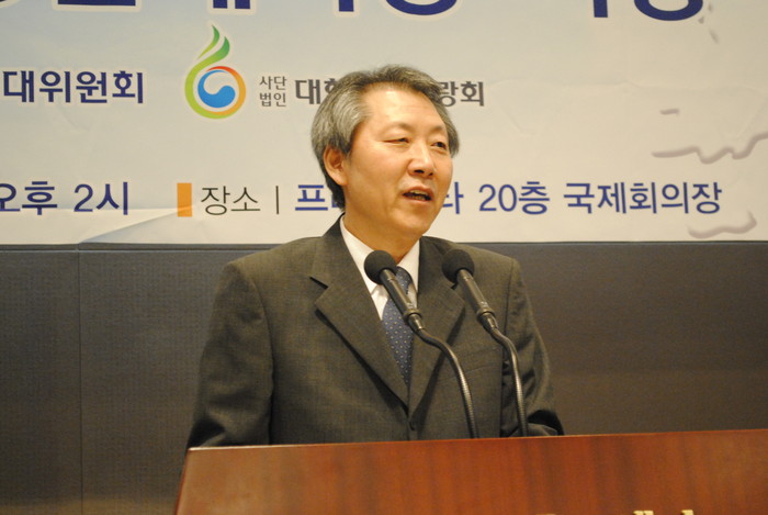 ▲ 시상식에서 축사를 하고 있는 양동안 한국학중앙연구원 명예교수.ⓒ 뉴데일리 최종희 기자