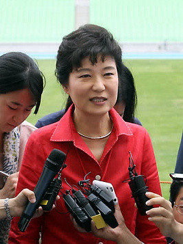 ▲ 박근혜 한나라당 전 대표가 외교 및 안보에 대한 자신의 구상을 담은 글을 외국 학술지에 기고한 것으로 16일 알려졌다. ⓒ 연합뉴스