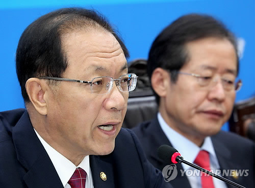 ▲ 한나라당 황우여 원내대표가 17일 여의도 당사에서 열린 최고중진연석회의에서 국책사업에 야당의 초당적 협조가 필요하다고 발언하고 있다. ⓒ연합뉴스