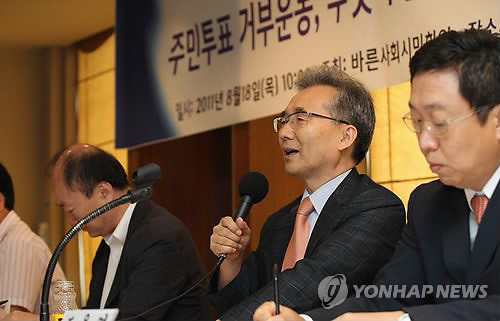 ▲ 배호순 서울여대교수가 18일 오전 바른사회 시민회의 주최로 프레스센터에서 열린 `무상급식 주민투표 거부운동 무엇이 문제인가' 토론회에서 발언하고 있다.배호순 서울여대교수가 18일 오전 바른사회 시민회의 주최로 프레스센터에서 열린 `무상급식 주민투표 거부운동 무엇이 문제인가' 토론회에서 발언하고 있다.ⓒ 연합뉴스