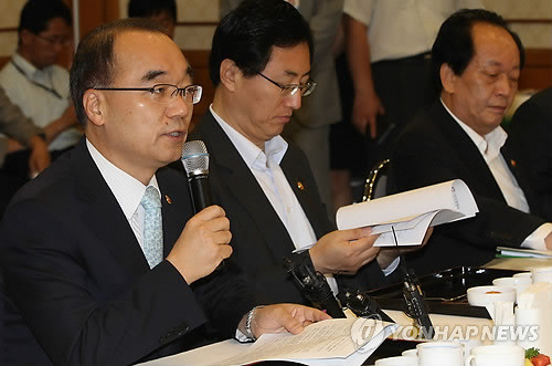 ▲ 박재완 기획재정부 장관이 19일 오전 국회 귀빈식당에서 열린 한ㆍ미 자유무역협정(FTA) 여야정 협의체 제5차 회의에서 모두발언을 하고 있다. ⓒ연합뉴스