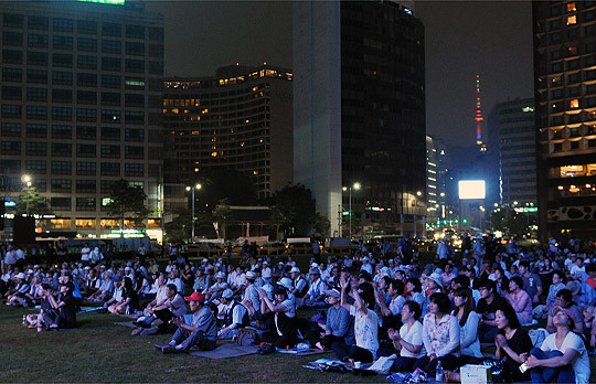 ▲ 'LANK', '한국대학생포럼' 등 북한인권개선 청년모임(북청모)이 공동 주최한 북한인권 개선 촉구 문화제가 20일 저녁 서울광장에서 열렸다.ⓒ 뉴데일리 추진혁 기자