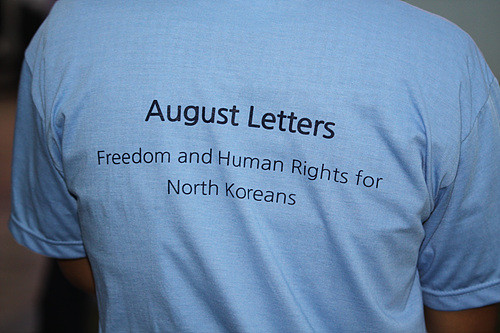 ▲ 열심히 취재하는 기자와 인터뷰하는 페이스북 친구ⓒ