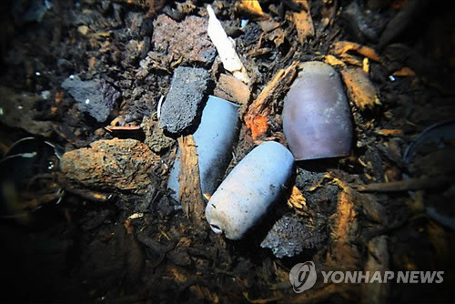 ▲ 호수 내부 고고유물ⓒ