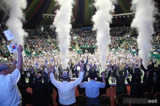 ▲ 30일 오후 서울 장충체육관에서 열린 국민대회에서 조갑제 대표가 연설을 하고 있다.ⓒ konas.net