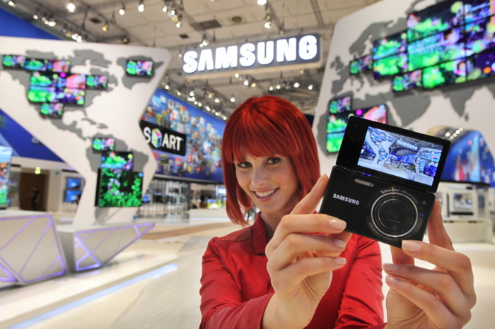 ▲ 삼성전자는 독일 베를린에서 열리는 세계 최대 가전전시회 IFA 2011에서 고성능 카메라 신제품과 캠코더, NX 교환렌즈 라인업 등을 공개했다. ⓒ 삼성전자