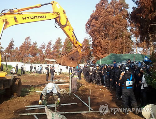 ▲ 경찰, 공권력 투입..30여명 연행ㆍ3명 체포ⓒ