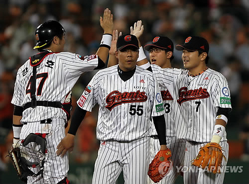 ▲ 사진 = 1일 부산 사직야구장에서 열린 프로야구 롯데-기아 경기에서 롯데가 기아에 2대1로 승리했다. 롯데는 단독 2위로 올라섰다.