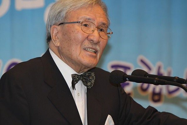 ▲ 사진 = 국민행동2012 출범식에 참석한 김동길 박사가 격려사를 하고 있다.