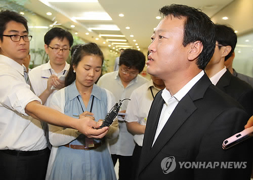 ▲ 진보신당 조승수 대표가 5일 오전 국회 정론관에서 민주노동과의 진보정당 대통합 실패의 책임을 지고 대표직에서 물러난다고 밝히고 있다. ⓒ연합뉴스