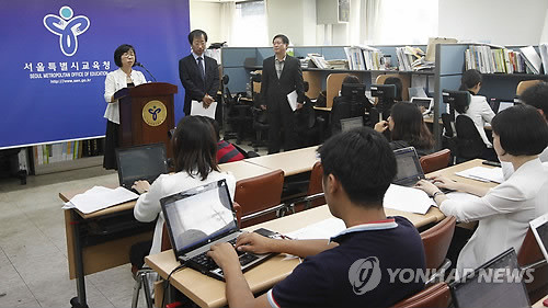 ▲ 사진 = 서울시교육청 학생생활지도 정책자문위원회 한상희 위원장과 박영미 부위원장이 7일 시교육청에서 '학생인권조례 초안과 학생생활교육혁신 시안' 등에 관해 발표하고 있다.