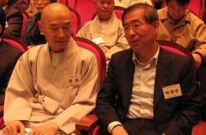 ▲ 승려 청화(사진 左)와 박원순(사진 右) 아름다운재단 상임이사ⓒ
