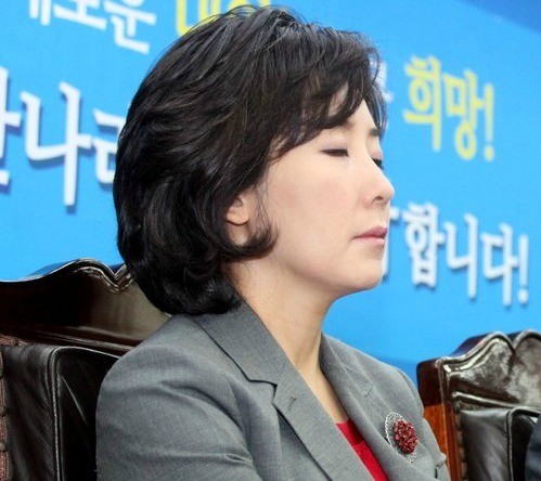 ▲ 8일 여의도 당사에서 열린 한나라당 최고중진연석회의에서 나경원 의원이 생각에 잠겨 있다. ⓒ연합뉴스