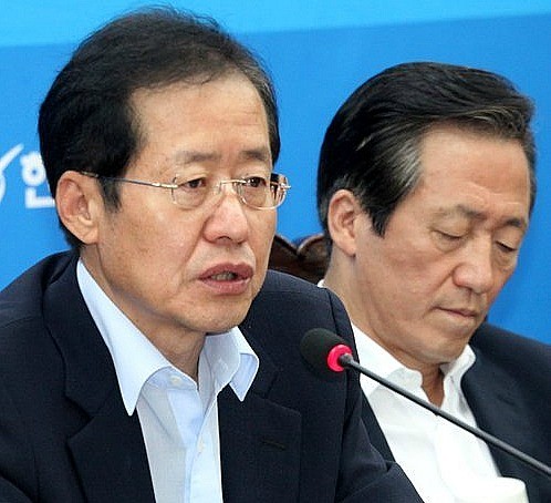 ▲ 8일 여의도 당사에서 열린 한나라당 최고중진연석회의에서 홍준표 대표가 원희룡 최고위원과 김영선 의원의 언쟁을 만류하고 있다. ⓒ연합뉴스