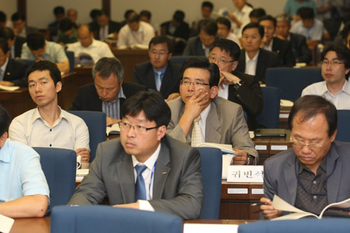 ▲ 8일 국회도서관에서 열린 ‘광역철도 제도개선 방안 세미나’에서 김동선 대진대 교수가 ‘광역철도의 효율적 추진을 위한 국비 부담 개선방안’을 주제로 발표하고 있다. ⓒ 뉴데일리