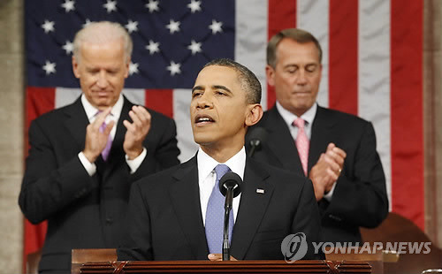 ▲ 경기 부양책 발표하는 오바마 대통령 (EPA=연합뉴스) 버락 오바마 미국 대통령이 8일(현지시각) 미국 워싱턴 D.C. 의회에서 경기 부양책에 대해 연설을 하고 있다ⓒ
