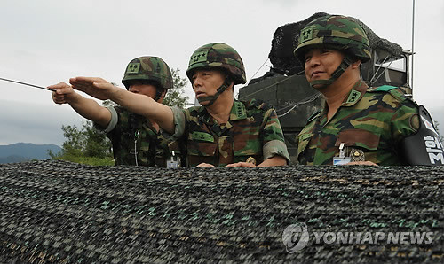 ▲ (서울=연합뉴스) 한민구 합참의장이 10일 육군 15사단을 방문해 경계 상황 등을 점검했다.ⓒ