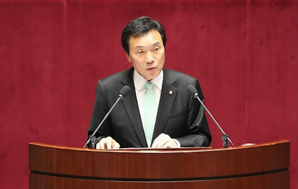 ▲ 손학규 민주당 대표가 지난 8일 국회 본회의장에서 정당 대표 연설을 하고 있다. ⓒ 연합뉴스