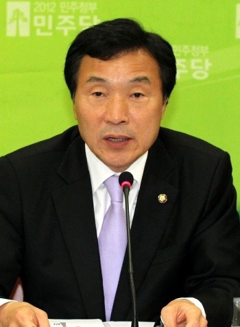 ▲ 손학규 민주당 대표는 16일 전일 전국에서 발생한 대규모 정전 사태와 관련해 "이명박 정부는 총체적 무능을 넘어서서 사회 혼란세력으로 규정할 수 밖에 없다"고 말했다. ⓒ 연합뉴스