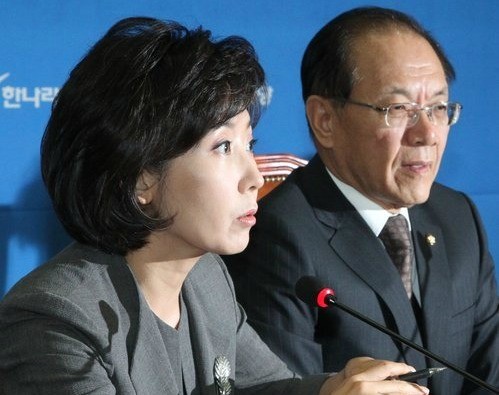 ▲ 한나라당 나경원 최고위원이 19일 국회에서 열린 최고위원회의에서 최중경 장관의 사퇴를 요구하고 있다. ⓒ연합뉴스