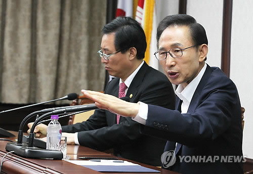 ▲ 이명박대통령이 한전을 방문, 정전사태에 대한 한전의 대응자세를 질타하고 있다.ⓒ