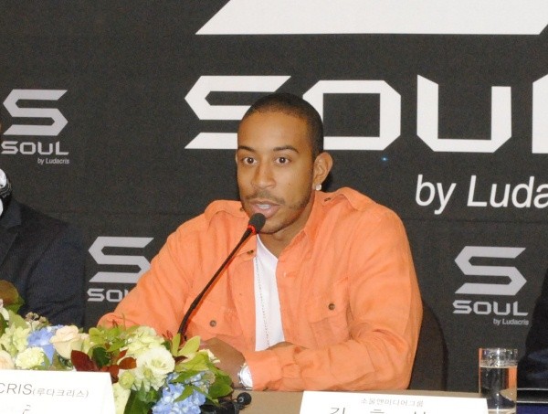 ▲ 기자 회견 중인 루다크리스.  ⓒ 뉴데일리