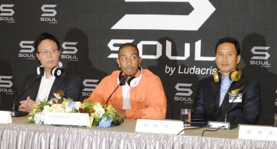 ▲ 사회자의 발언을 경청하고 있는 루다크리스(가운데).  ⓒ 뉴데일리