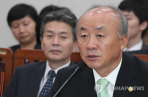 ▲ 류우익 통일부 장관이 20일 국회에서 열린 통일부 국정감사에서 의원들의 질의에 대해 답변하고 있다. ⓒ연합뉴스