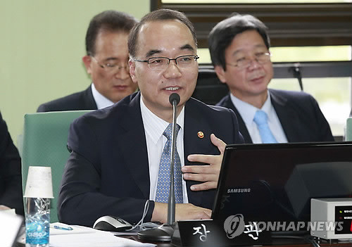 ▲ 박재완 기획재정부 장관이 19일 과천 청사에서 열린 국회 기획재정위원회 국정감사에서 의원들의 질의에 답변하고 있다. ⓒ연합뉴스