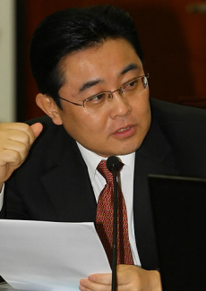 ▲ 전병헌 민주당 의원은 21일 최근 4년간 개인정보 침해 건수가 1억 600만건에 이른다고 밝혔다. ⓒ 연합뉴스