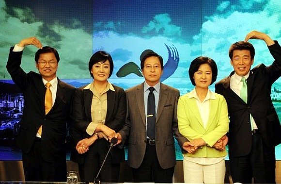 ▲ 민주당 서울시장 선거 경선 후보자 TV토론회가 22일 오후 서울 충무로 MBN스튜디오에서 열려 후보자들이 포즈를 취하고 있다. ⓒ 연합뉴스