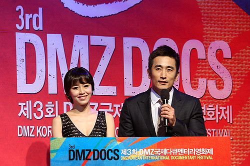 ▲ 개막식 사회자로 나선 배우 차인표와 강성연. ⓒ