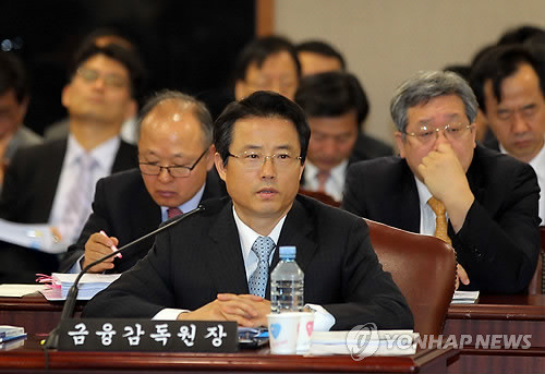 ▲ 권혁세 금융감독원장이 23일 서울 여의도 금융감독원에서 열린 국회 정무위 국정감사에서 의원들의 질의에 답변하고 있다. ⓒ연합뉴스