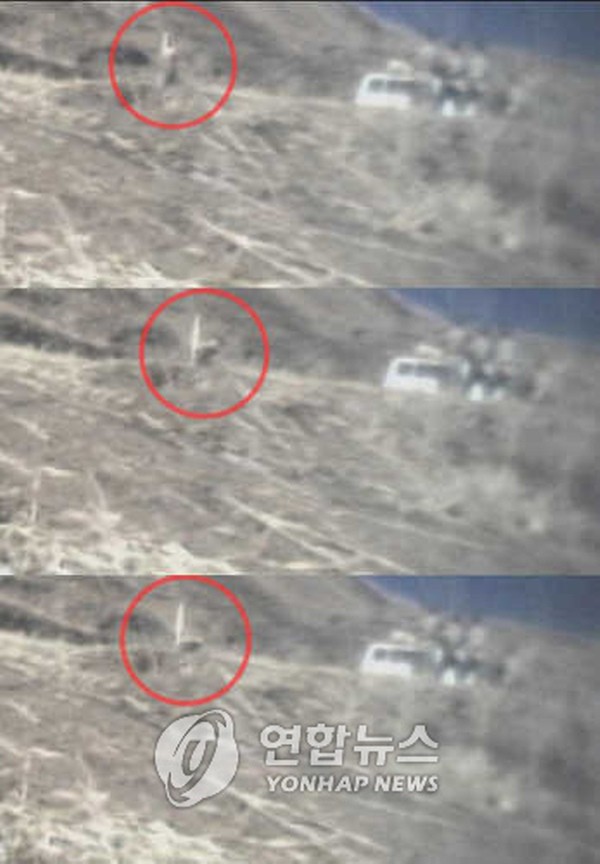 ▲ 사진 = 지난 2005년 함경북도 회령시에서 진행된 공개처형 장면. 기둥에 묶인 사형수가 총을 맞고 쓰러지는 모습이 흐릿하게 보이고 있다.