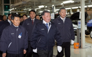 ▲ 현장 시찰하는 정몽구회장(자료사진)ⓒ