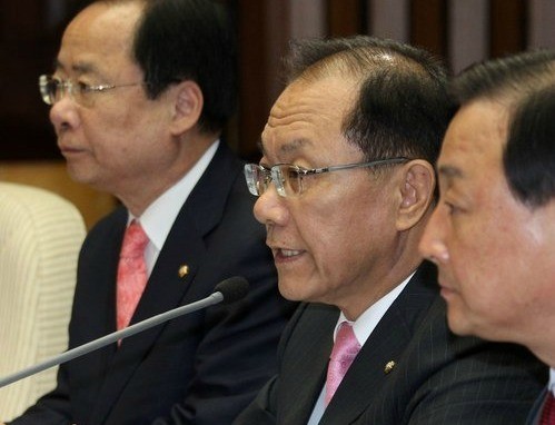 ▲ 한나라당 황우여 원내대표가 28일 국회에서 열린 대정부질문 대책회의에서 모두발언을 하고 있다. ⓒ연합뉴스