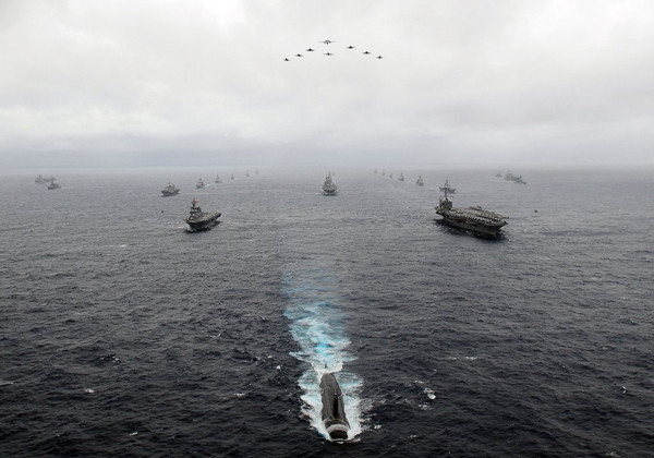 ▲ 2009년 11월 19일 일본자위대와 연합훈련 중인 조지워싱턴 항모강습단. 이 훈련에는 모두 26척의 전투함이 참가했다.