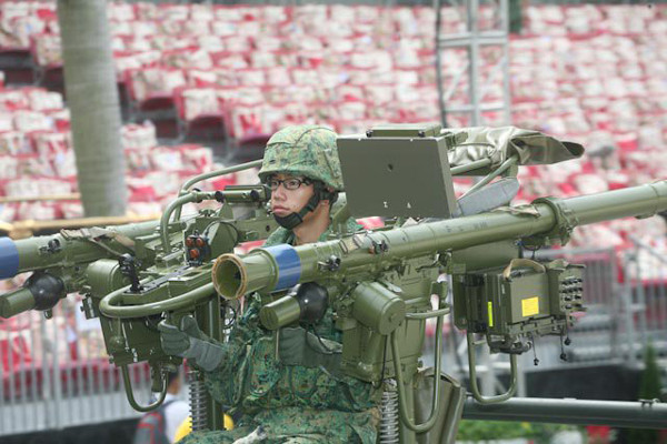 ▲ 싱가포르군이 사용 중인 휴대용 대공미사일 '이글라'(SA-24)'의 모습.