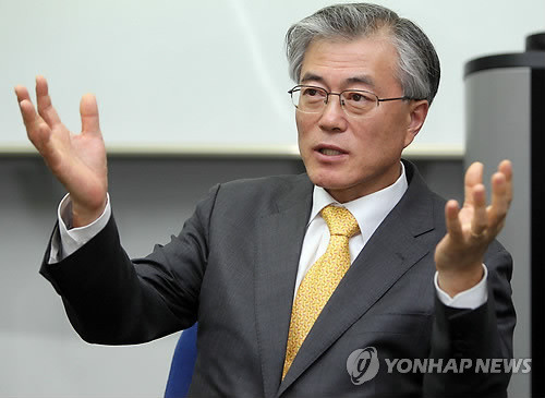 ▲ 문재인 노무현재단 이사장은 2일 전주대 JJ아트홀에서 열린 저서 '운명' 출간 기념 북 콘서트에 앞서 간담회를 열고 "국민은 새로운 정치를 갈망하는데 기존 정당으로는 기대하기 어렵다"고 말했다. ⓒ연합뉴스