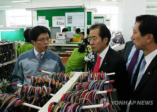 ▲ 지난달 30일 개성공단을 방문한 한나라당 홍준표 대표 ⓒ연합뉴스