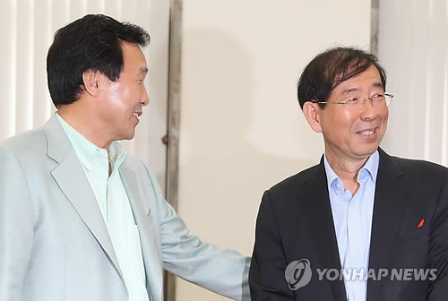 ▲ 민주당 손학규 대표와 야권 단일후보로 선출된 박원순 예비후보가 5일 긴급회동을 갖는 것으로 전해졌다. ⓒ 연합뉴스