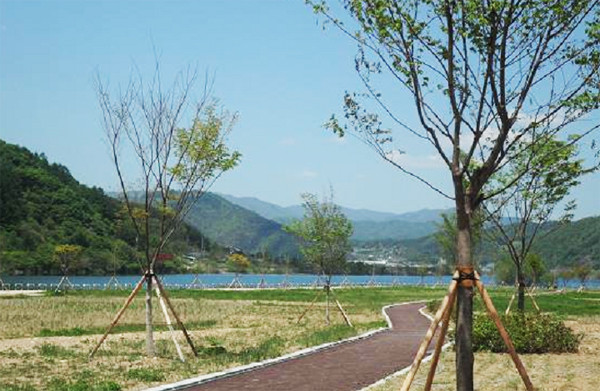 ▲ 환경단체들이 연일 4대강 사업에 대한 의혹제기 등 무차별 공세에 나서 빈축을 사고 있다. 사진은 남한강변에 조성된 자전거길의 모습.ⓒ뉴데일리 편집국