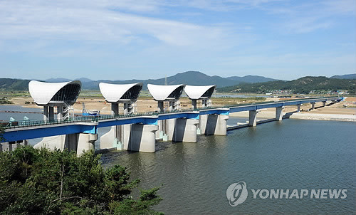 ▲ 충남 부여군 금강 살리기 사업 6공구에 건설된 백제보가 6일 일반에 개방된다.ⓒ뉴데일리 편집국