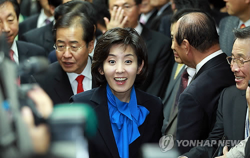 ▲ 한나라당 나경원 서울시장 후보가 6일 오전 서울 중구 프레스센터에서 열린 선거사무소 개소식에 입장하고 있다. ⓒ연합뉴스