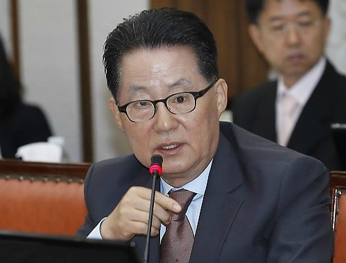 ▲ 박지원 민주당 전 원내대표는 6일 10.26 서울시장 보선에서 박근혜 한나라당 전 대표가 나경원 후보를 지원키로 한데 대해 "크게 평가하지 않는다"고 평가절하 했다. ⓒ 연합뉴스