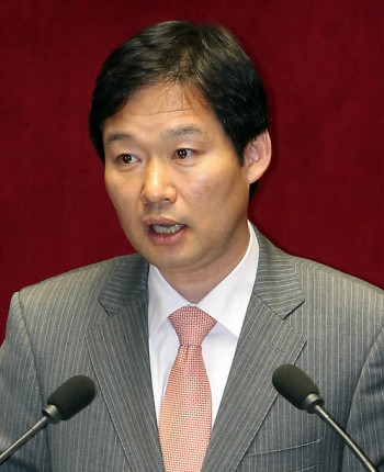 ▲ 나경원 한나라당 서울시장 후보 선거대책위원회 대변인인 신지호 의원이 음주 상태에서 생방송 TV토론회에 출연한 것으로 드러나 논란이 되고 있다. ⓒ 연합뉴스