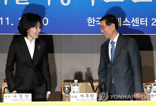 ▲ 나경원 한나라당 후보와 박원순 범야권 후보가 10일 오전 프레스센터에서 열린 관훈클럽 토론회에서 인사를 나누고 있다. ⓒ 연합뉴스