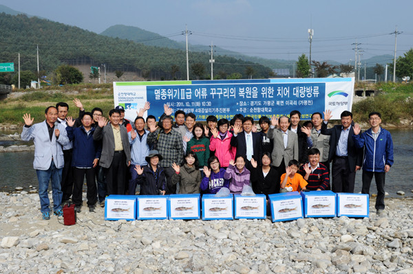 ▲ 행사에 참석한 4대강살리기사업 추진본부, 환경부, 협조기관 등 단체사진 ⓒ 양호상