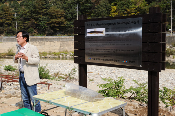 경기도 가평군 북면 이곡리에 설치된 복원지 보호표지판 ⓒ 양호상
